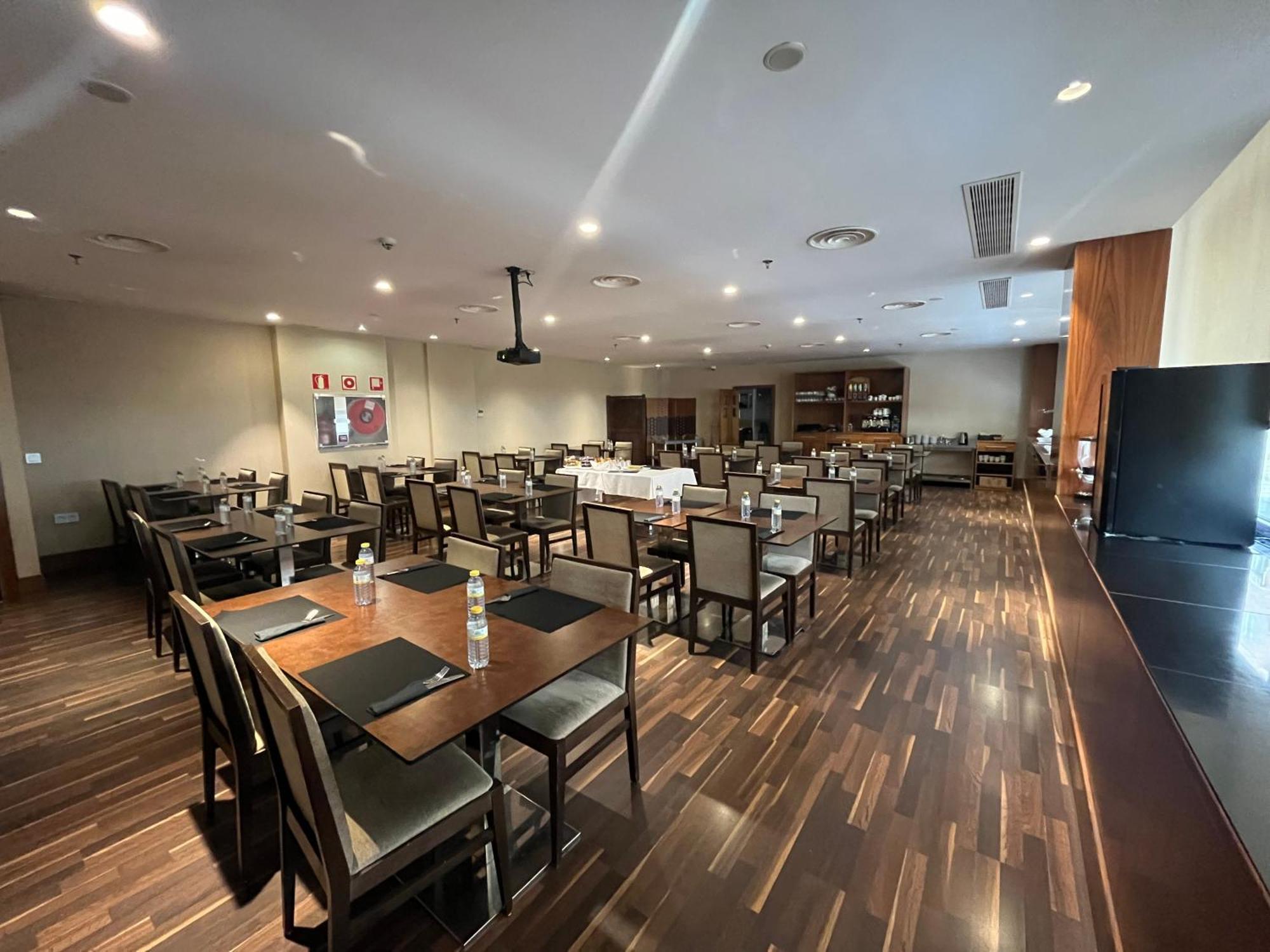 Hotel Santa Eulalia Puertollano Buitenkant foto